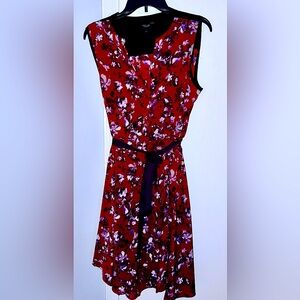 Simply Vera sleeveless floral dress with side pockets